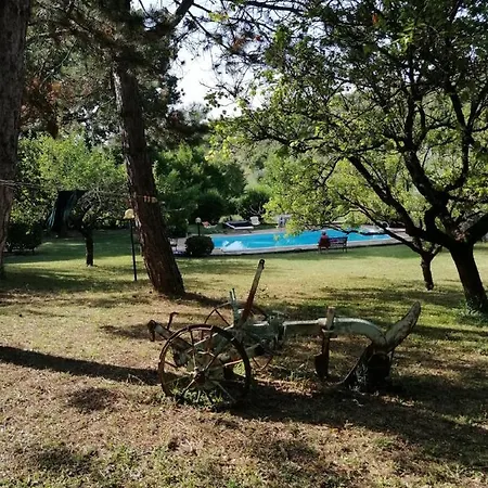 Scappo In Umbria, La Escondida *