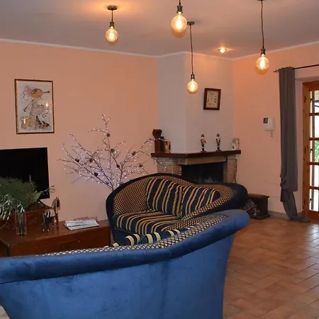 Scappo In Umbria, La Escondida アメリア